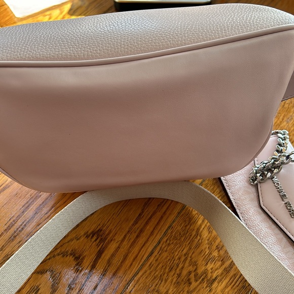 Michael Kors Light Powder Blush Maisie waist pack/crossbody with wallet. NWOT - Picture 9 of 11